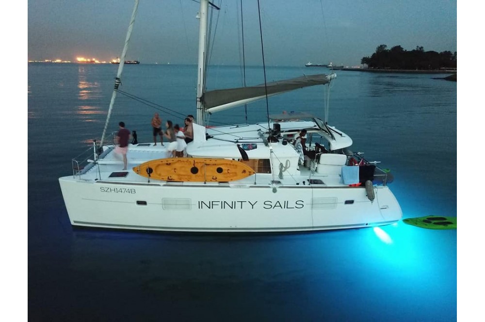 [8pax] Argon overnight charter for up to 8 guests